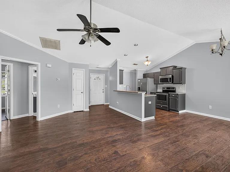 242 Zachary Ln — Photo 6