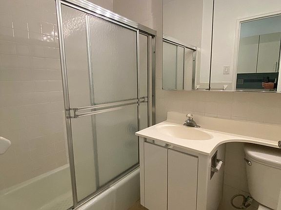 3rd image of 207 E 37th St #5DA