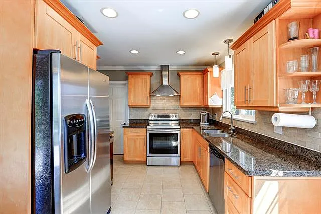 3 bed, 1300 sqft, $4,650 — Photo 4