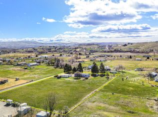 142 Foster Ln, Selah, WA 98942