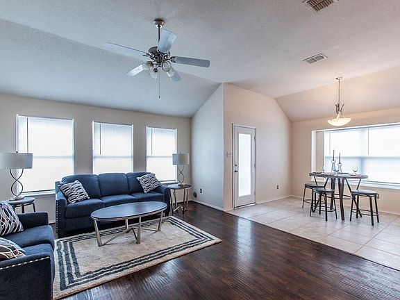 2nd image of 3605 Redwood Cir