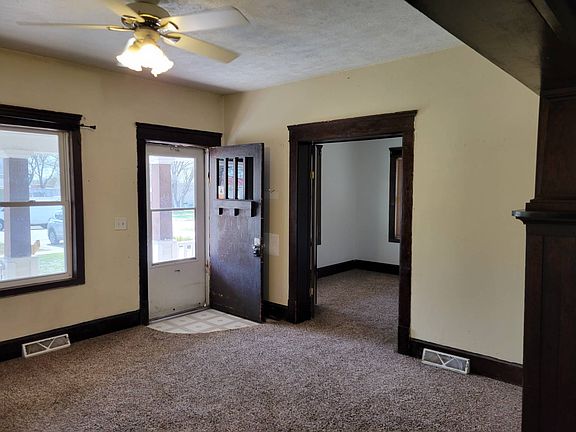 5th image of 409 D St