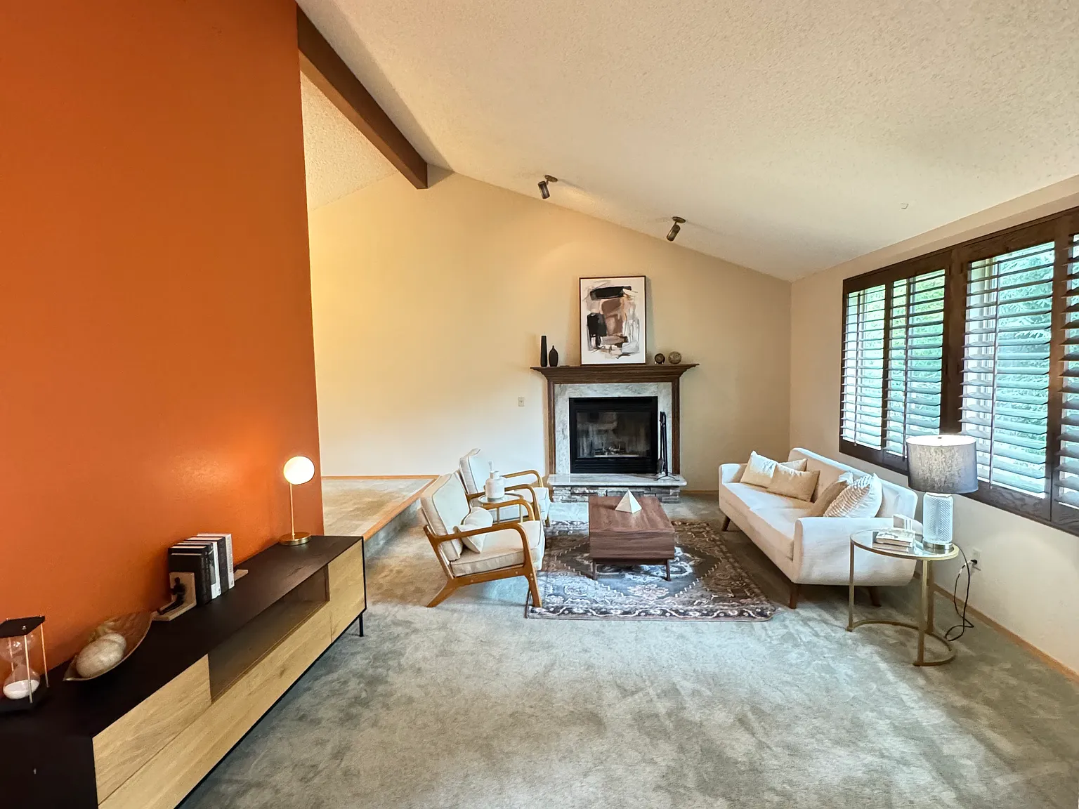 4 bed, 2.5 bath, 2250 sqft, $4,200 — Photo 4