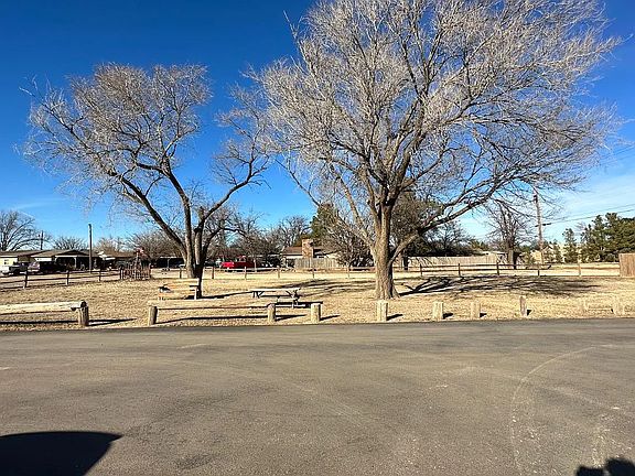 Large outdoor space and parking area with room to enjoy the surroundings.