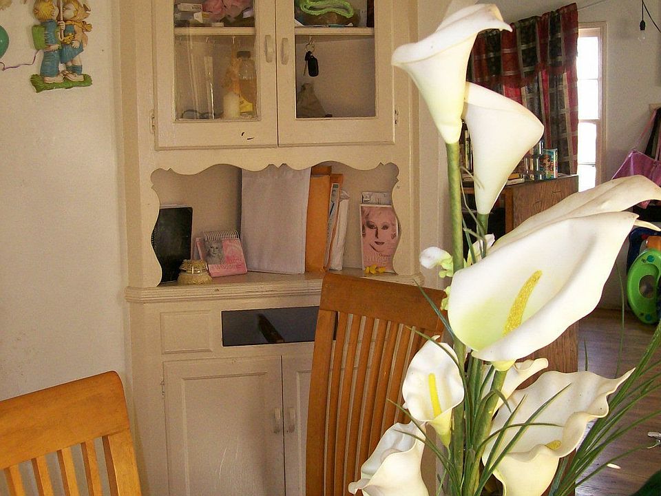 2nd image of 653 E 94th St