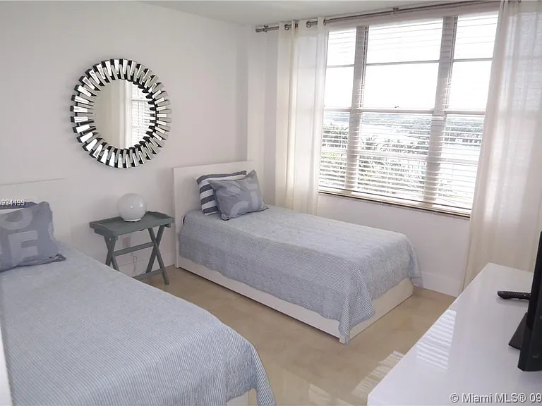 5161 Collins Ave #806 — Photo 14