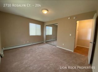 2710 Rosalyn Ct APT 204, New Hope, MN 55427