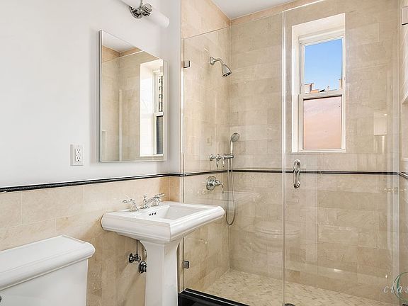 5th image of 25 5th Ave APT 6H