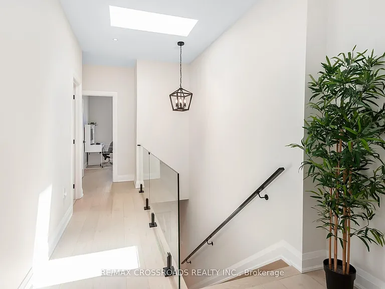 10 Hamstead Ave — Photo 14