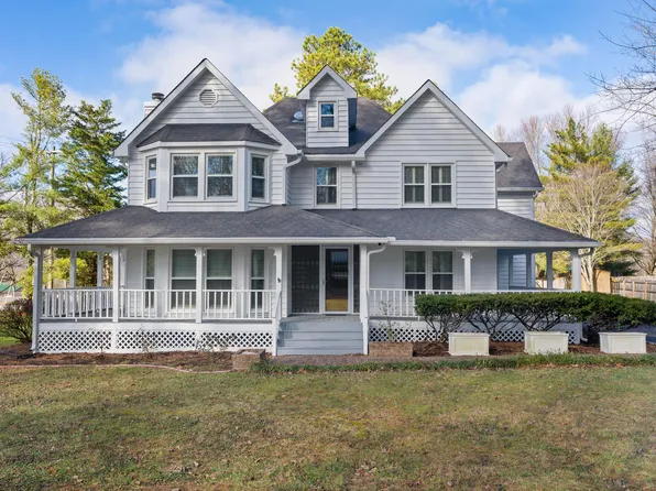 703 Hathaway Dr, Signal Mountain, TN 37377
