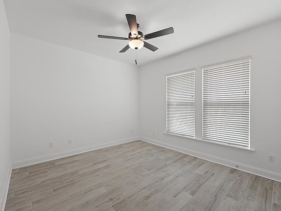 3rd image of 1463 Summerbrooke Dr