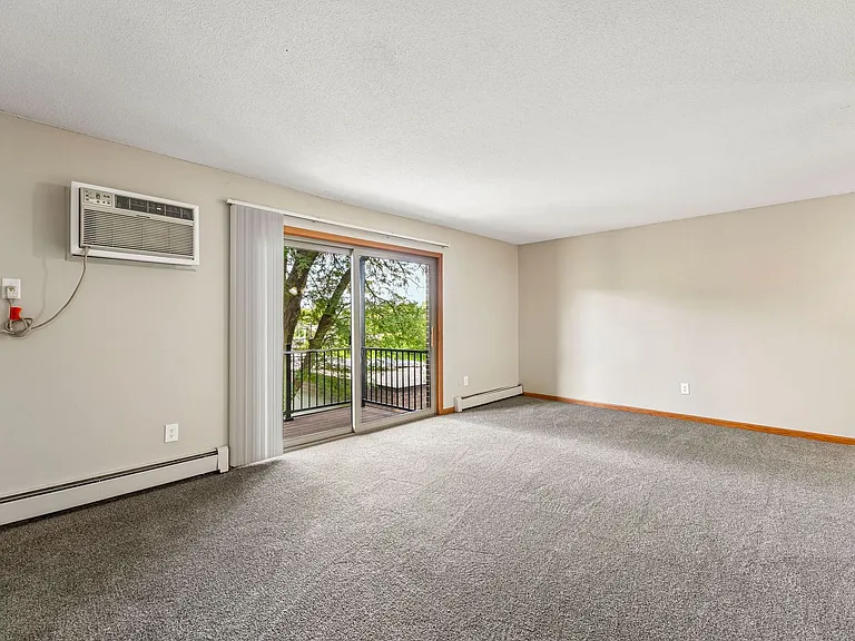 River Ridge Apartments — Photo 17