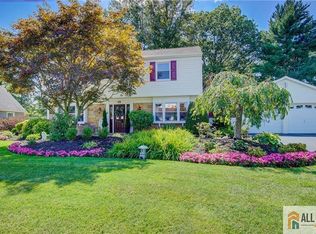 45 Lakeridge Dr, Matawan, NJ 07747