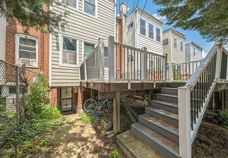 723 K St NE — Photo 17