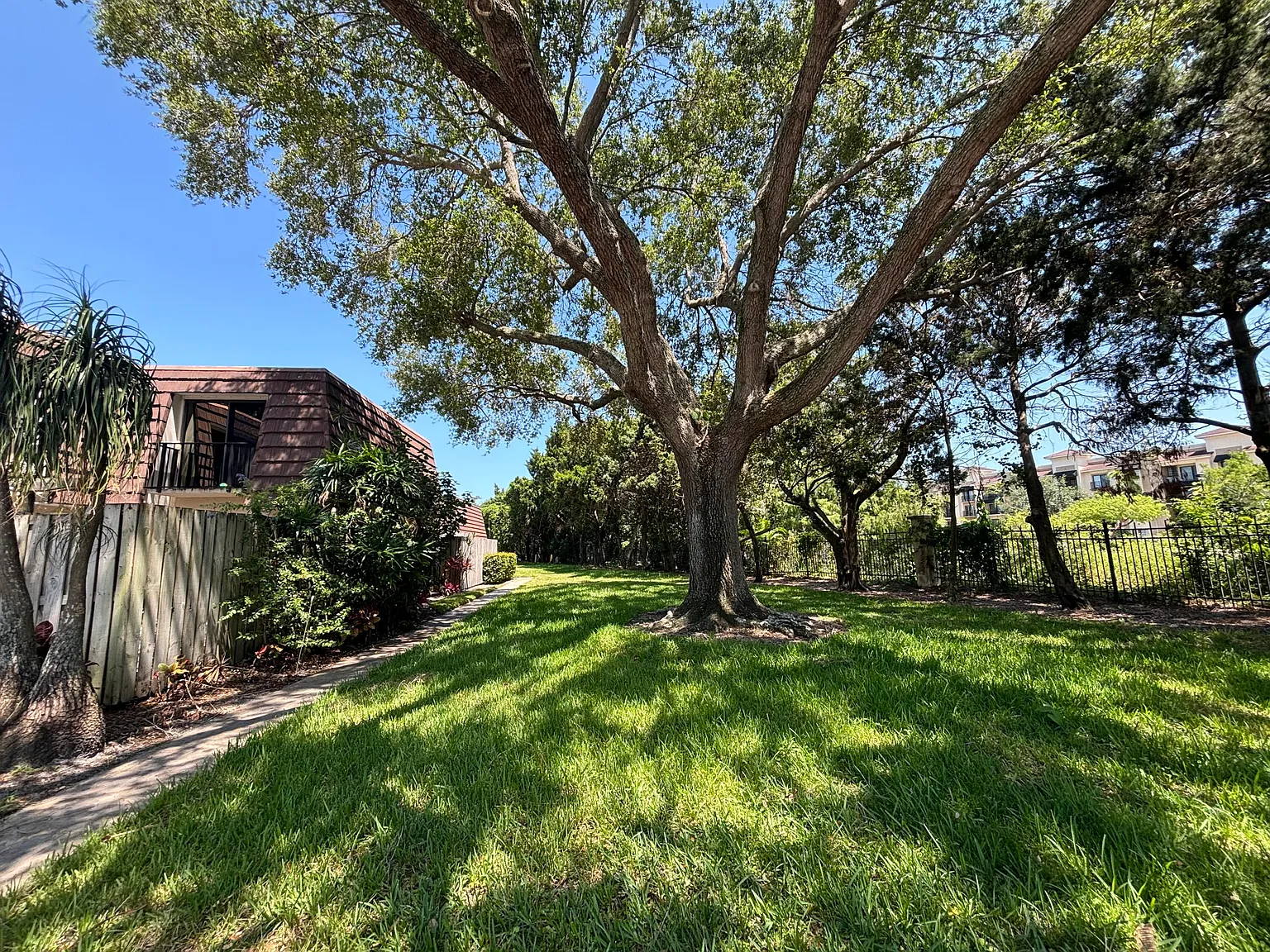 2 bed, 2.5 bath, 1596 sqft, $2,800 — Photo 4