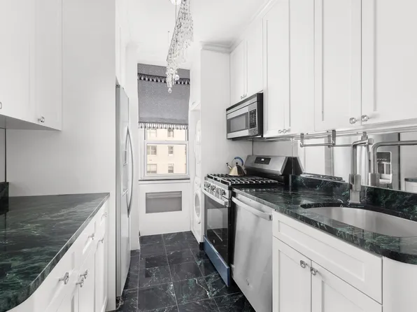 150 East 69th Street image 6 of 12