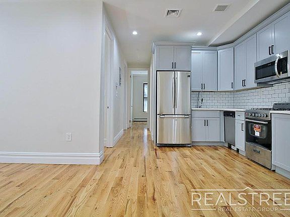 2nd image of 1576 Lincoln Pl APT 1B