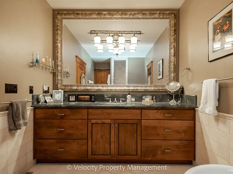 1374 NW Kingston Ave — Photo 23