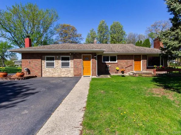1119 Lambert Dr, Holly, MI 48442