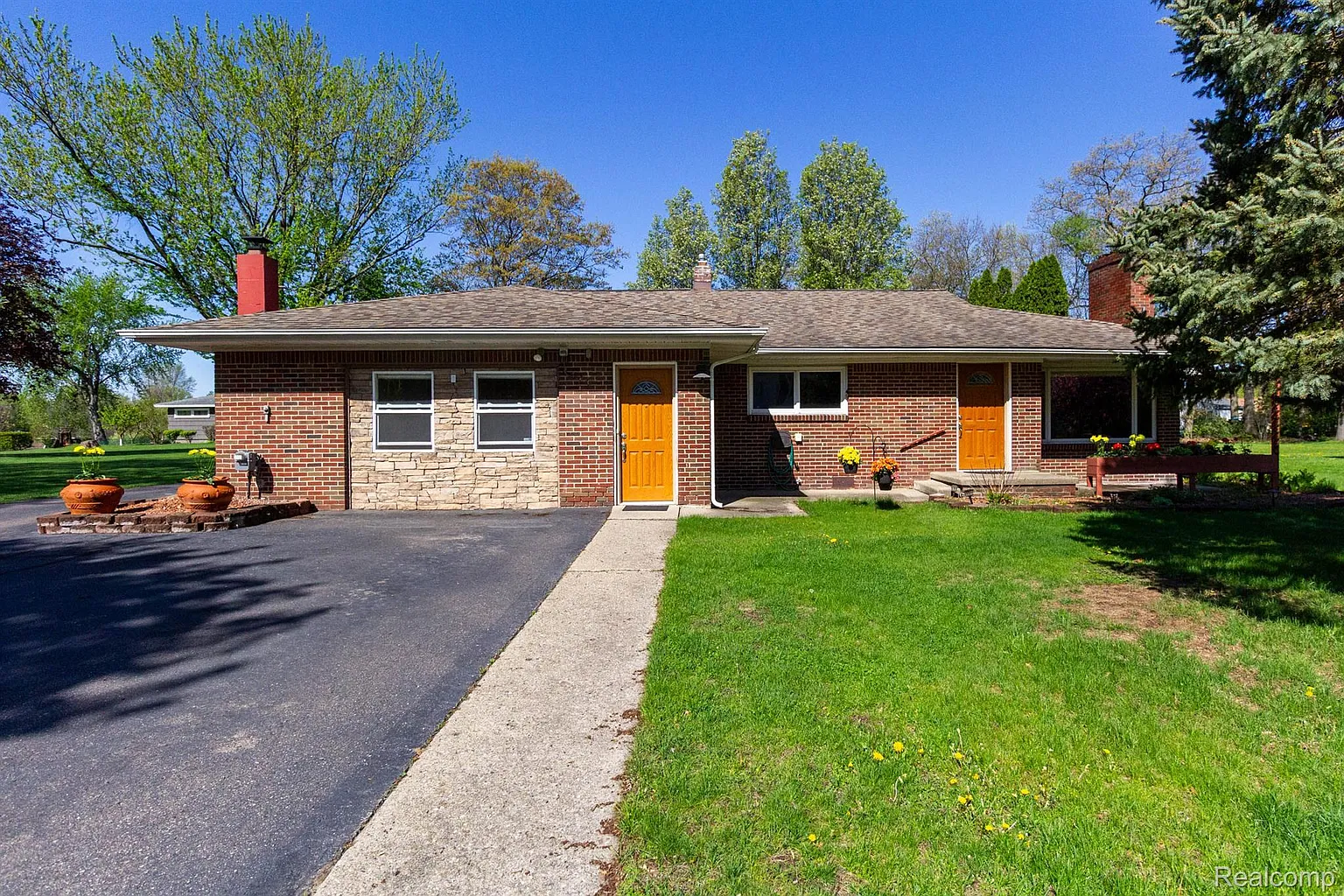 1119 Lambert Dr photo 1