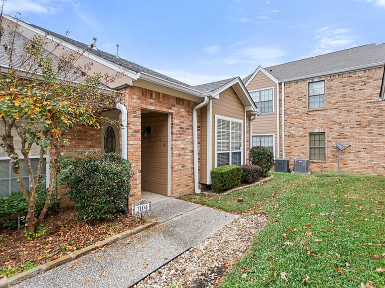 415 Thigpen Dr #1104 — Photo 2