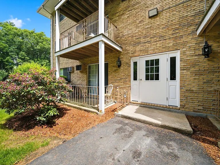379 Huse Rd #27 — Photo 12
