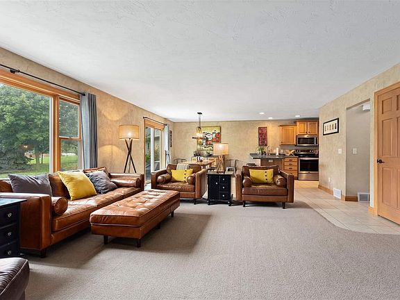 Beautiful Open Concept