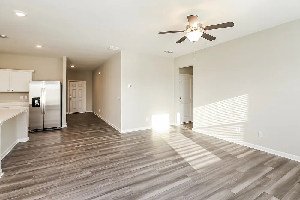 5 bed, 3.0 bath, 2722 sqft, $3,110 — Photo 4