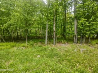 11 Wallenpaupack Dr, Lake Ariel, PA 18436