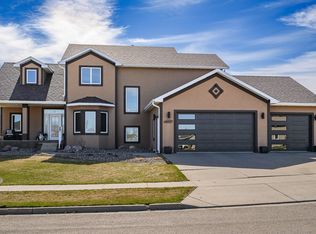4607 Granite Dr, Bismarck, ND 58503