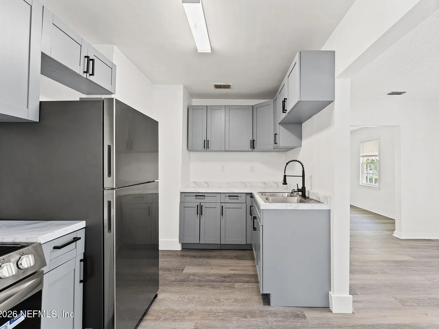 4 bed, 2.0 bath, 1800 sqft, $2,200 — Photo 3