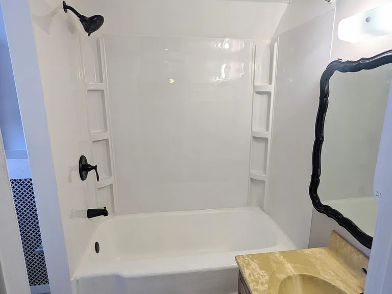 115 1st Ave SW #3 — Photo 7