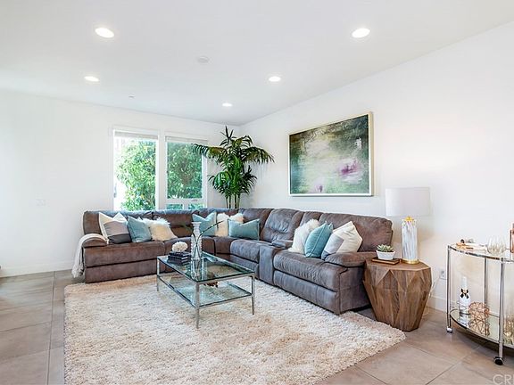 2nd image of 690 N Gramercy Pl