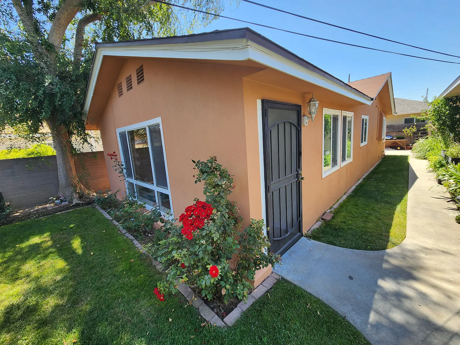 1 bed, 806 sqft, $2,200 — Photo 2