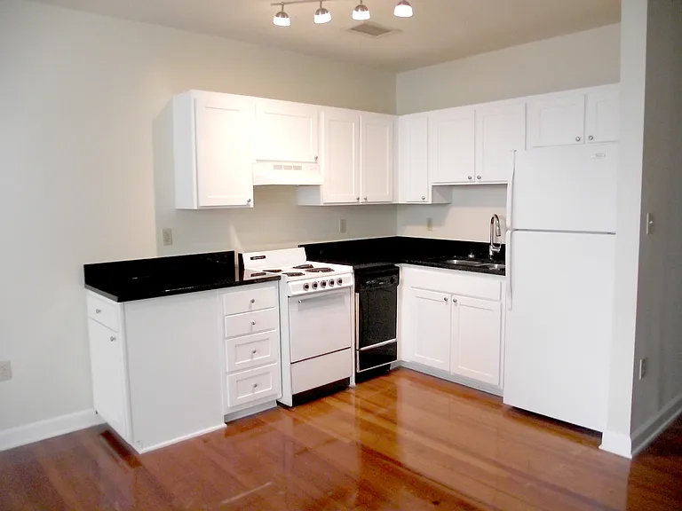 Sydnor Flats — Photo 11