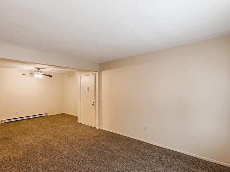 Ravenswood Apartments — Photo 8
