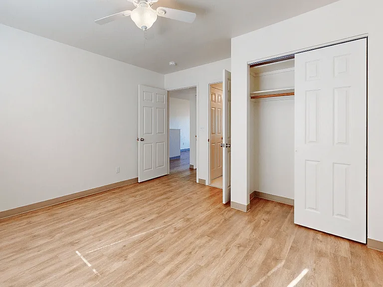 Glenmoor Townhomes — Photo 24