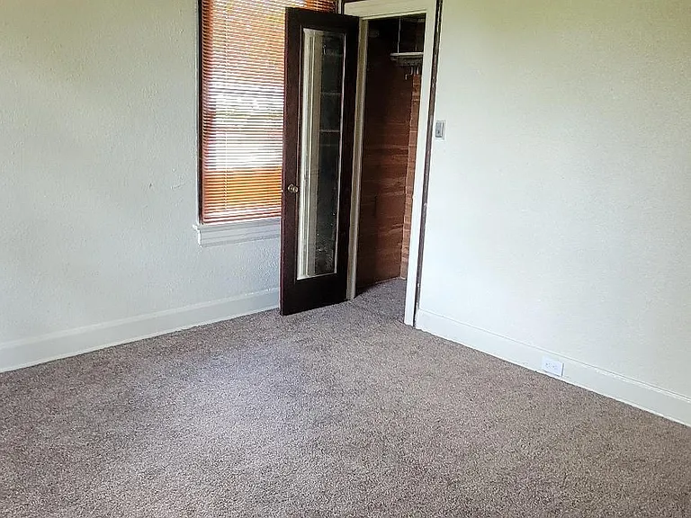 2440 Laurel St — Photo 16