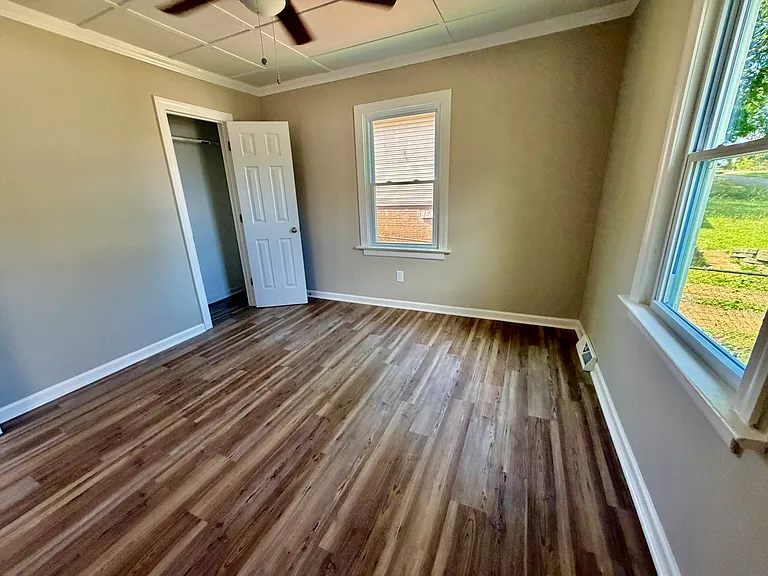 203 Sunshine Ave — Photo 9
