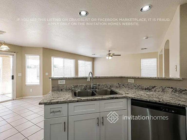 15324 W Watson Ln — Photo 9
