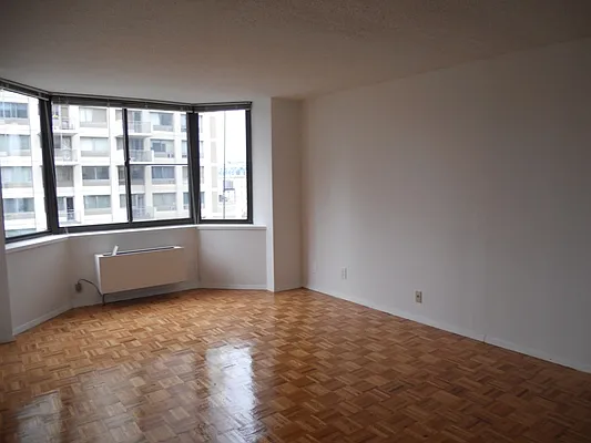 Rented by Realty Operations Group | media 7