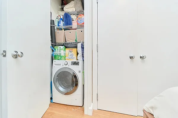 Laundry, photo 1