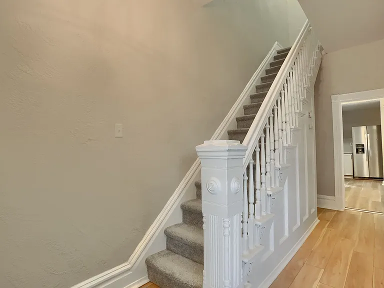513 Grace St — Photo 5