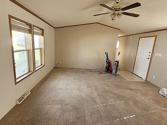 3rd image of 1044 Kingsdale Dr