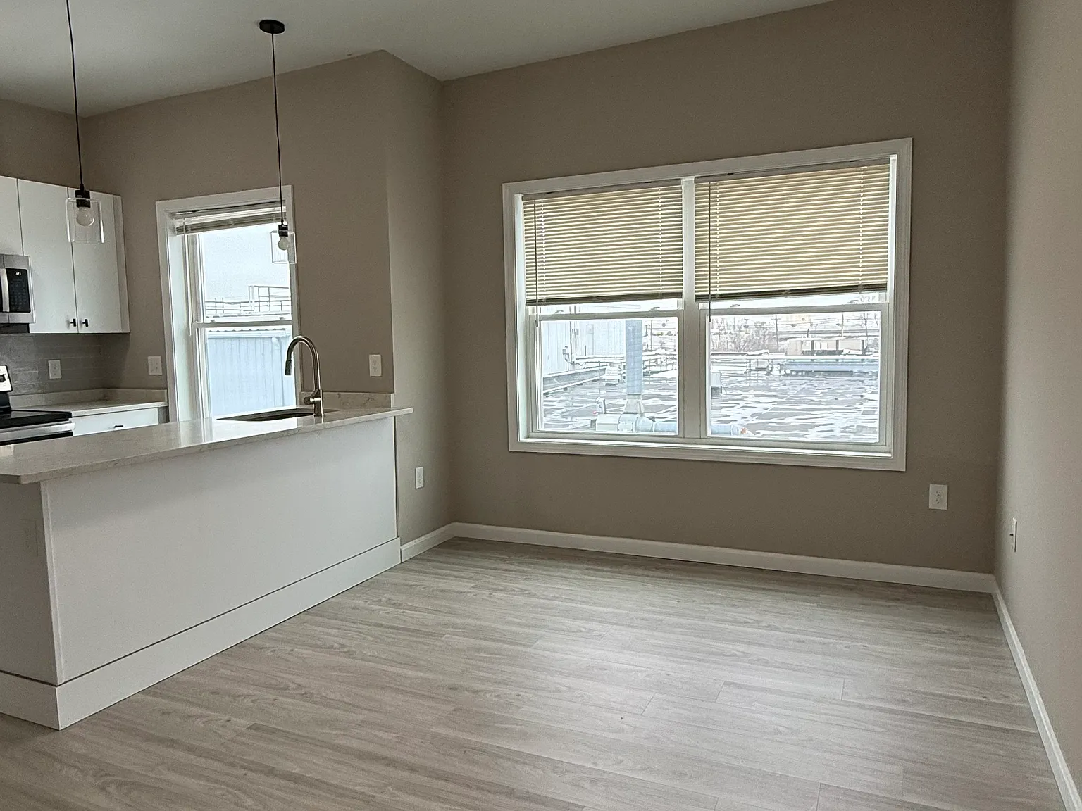 2 bed, 900 sqft, $2,800 — Photo 3