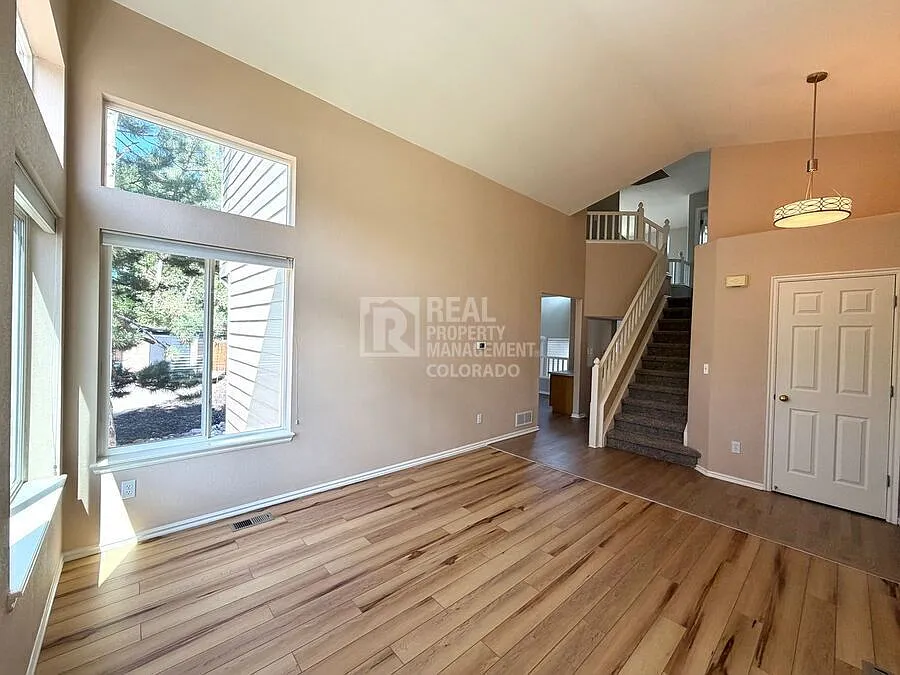 3 bed, 2.5 bath, 2250 sqft, $3,099 — Photo 3