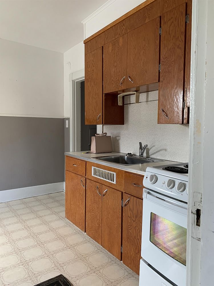 177 Cornhill St, Moncton, NB E1C 6L3 Zillow