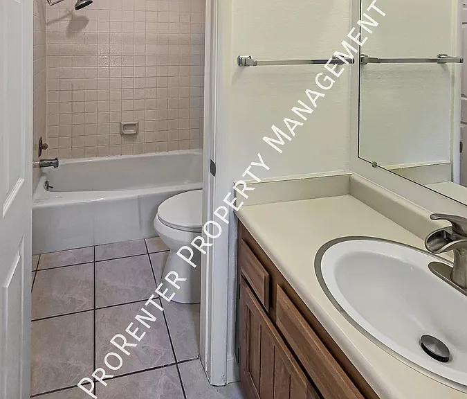 975 E Essex Court Way #3 — Photo 24