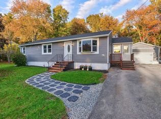 9 Surrey Ln, Webster, MA 01570