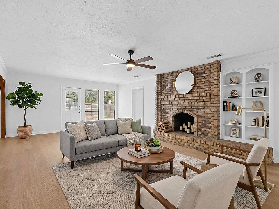 1st image of 213 Gregory Dr